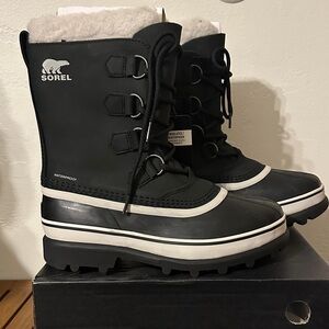 New Women’s Sorel Black and White Insulated Boots